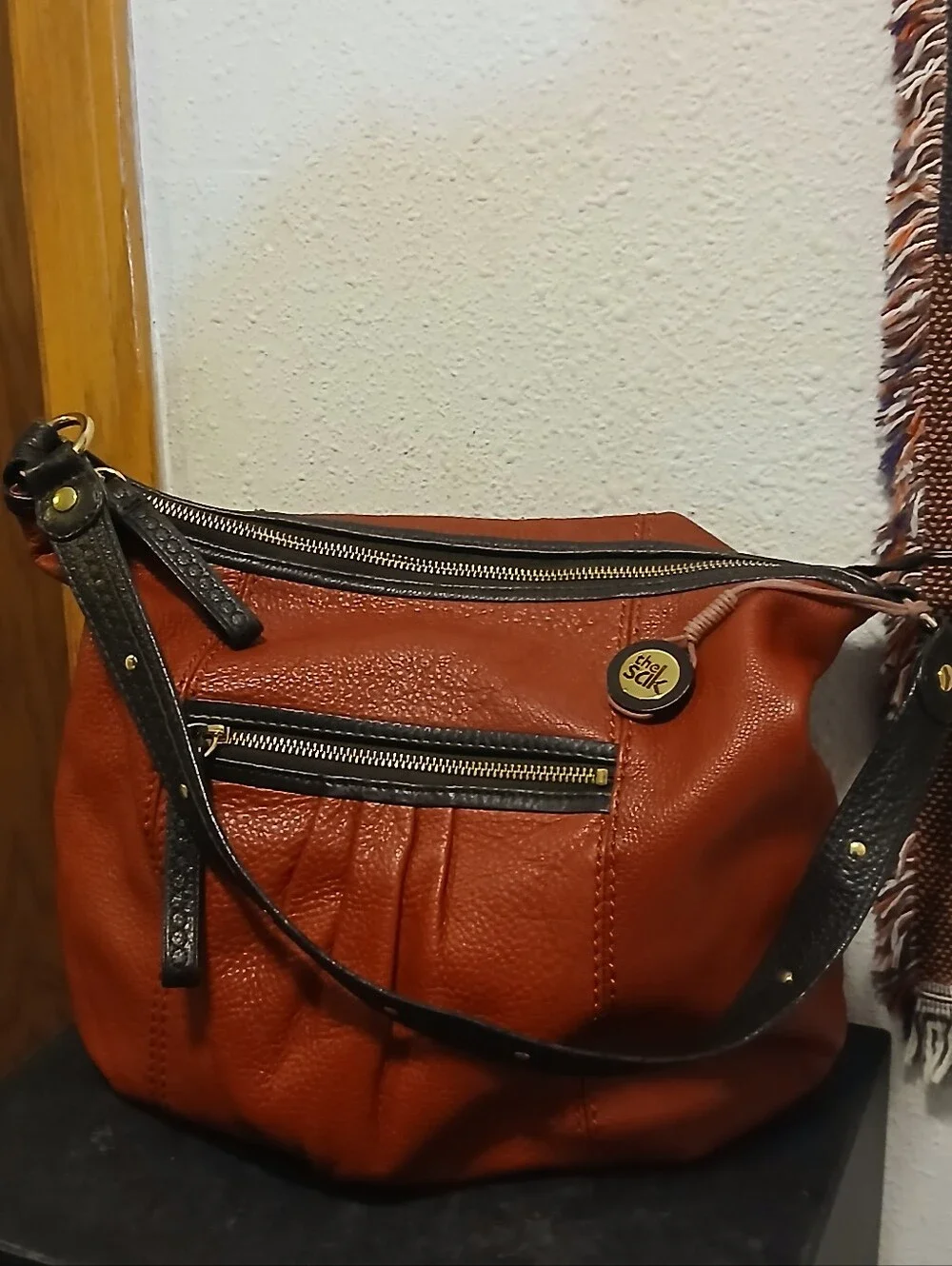 The Sak Rust Brown Leather Hobo Shoulder Bag Purse Zipper Pockets